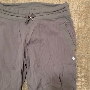 Lululemon cropped pants